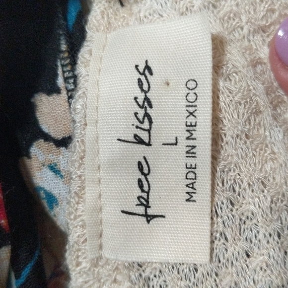 Free Kisses Women's Crop Knit Top Size Large - Picture 7 of 8